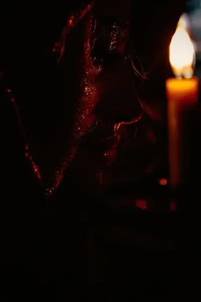 深夜秘语封面 - 不可错过的私享时刻